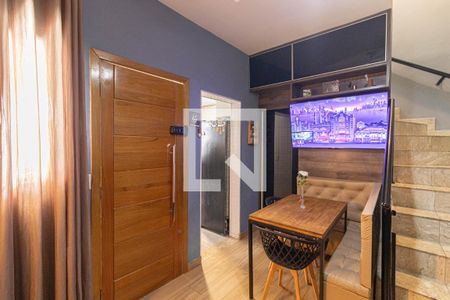 Sala de casa de condomínio para alugar com 2 quartos, 70m² em Vila Paranagua, São Paulo