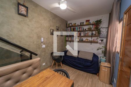 Sala de casa de condomínio para alugar com 2 quartos, 70m² em Vila Paranagua, São Paulo