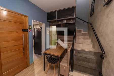 Sala de casa de condomínio para alugar com 2 quartos, 70m² em Vila Paranagua, São Paulo