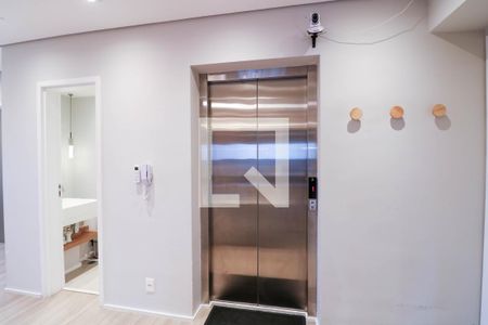 Elevador Privativo de apartamento para alugar com 3 quartos, 105m² em Jardim das Acacias, São Paulo