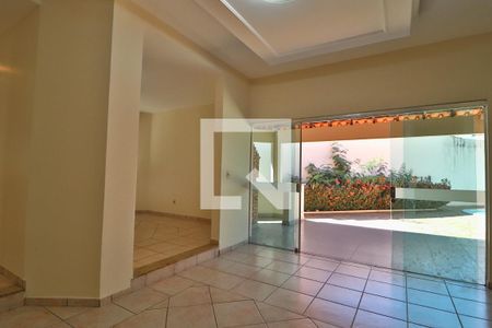 Sala 2 de casa para alugar com 4 quartos, 209m² em Jardim Karaíba, Uberlândia