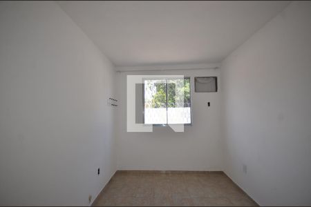 Quarto 1 de casa para alugar com 2 quartos, 55m² em Praça Seca, Rio de Janeiro