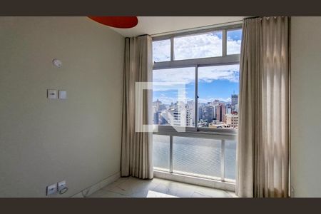 Sala/Cozinha de apartamento para alugar com 1 quarto, 48m² em Santo Agostinho, Belo Horizonte