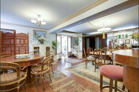 Casa à venda com 7 quartos, 700m² em Vila Sonia, São Paulo