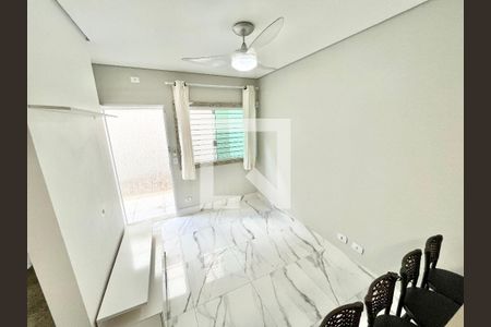 Sala/Cozinha de casa de condomínio para alugar com 2 quartos, 68m² em Água Fria, São Paulo