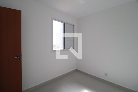 Quarto 1 de apartamento para alugar com 2 quartos, 54m² em Jardim Patricia, Uberlândia