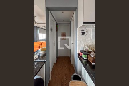 Corredor de apartamento para alugar com 2 quartos, 34m² em Parque Fongaro, São Paulo