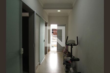 Corredor  de casa à venda com 5 quartos, 300m² em Recanto das Rosas, Osasco