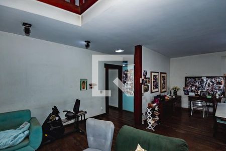 Casa à venda com 5 quartos, 412m² em São José, Belo Horizonte