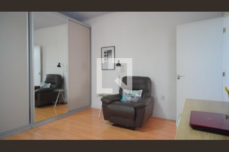 Quarto 1 de casa à venda com 3 quartos, 90m² em Medianeira, Porto Alegre