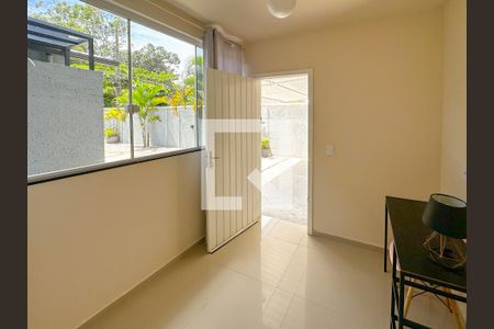 Hall de entrada de casa para alugar com 2 quartos, 65m² em São João do Rio Vermelho, Florianópolis