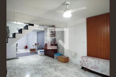 Sala de casa à venda com 4 quartos, 200m² em Vila Guilhermina, São Paulo