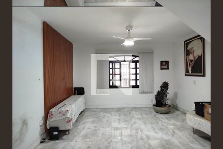 Sala de casa à venda com 4 quartos, 200m² em Vila Guilhermina, São Paulo