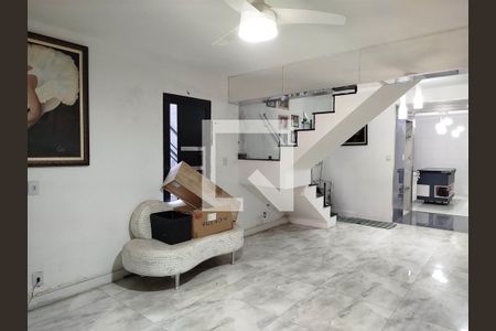 Sala de casa à venda com 4 quartos, 200m² em Vila Guilhermina, São Paulo