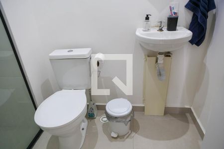 Banheiro de apartamento para alugar com 1 quarto, 21m² em Vila Butantã, São Paulo