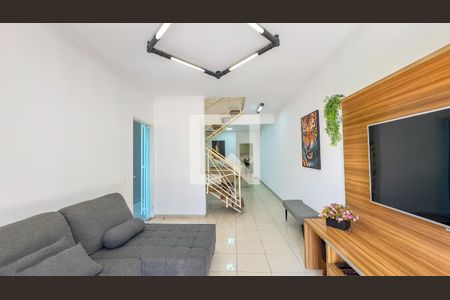 Sala de casa à venda com 4 quartos, 305m² em Jardim Monte Azul, São Paulo