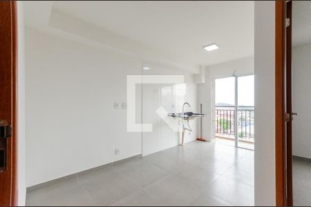 Sala de kitnet/studio para alugar com 1 quarto, 26m² em Jardim Santa Lucrecia, São Paulo