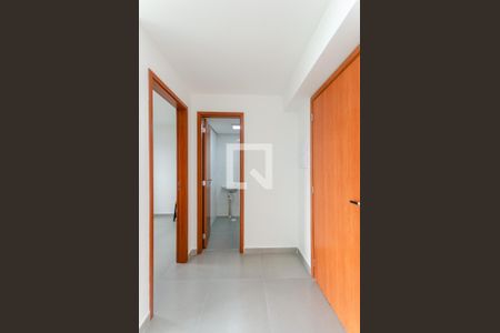Corredor de kitnet/studio para alugar com 1 quarto, 26m² em Jardim Santa Lucrecia, São Paulo