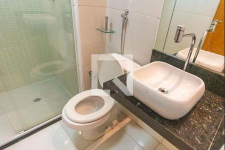 Banheiro  de apartamento à venda com 2 quartos, 72m² em Vila Lutécia, Santo André
