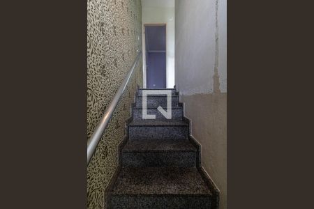 Escada de casa de condomínio para alugar com 2 quartos, 64m² em Itaquera, São Paulo