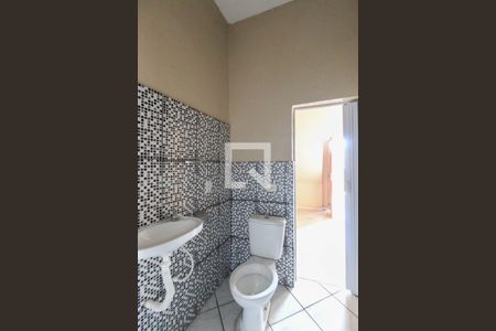 Banheiro de casa para alugar com 1 quarto, 140m² em Chácara Coqueiro, Itaquaquecetuba