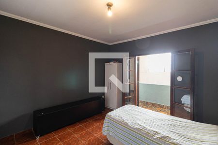 Quarto 1 de casa para alugar com 3 quartos, 250m² em Vila Carmosina, São Paulo