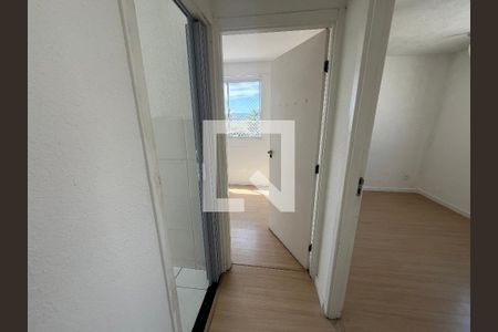 Sala - Corredor de apartamento para alugar com 2 quartos, 60m² em Cordovil, Rio de Janeiro