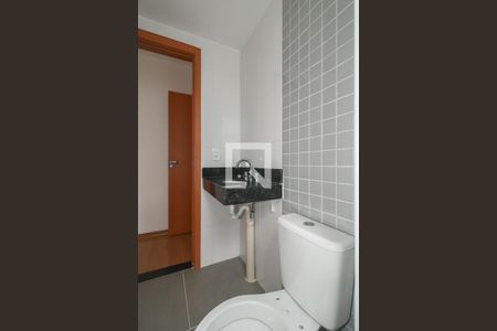 Banheiro da Suíte de apartamento à venda com 2 quartos, 53m² em Jardim Carvalho, Porto Alegre