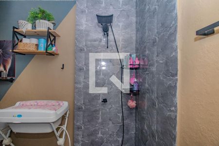 Banheiro de apartamento para alugar com 1 quarto, 37m² em Rubem Berta, Porto Alegre