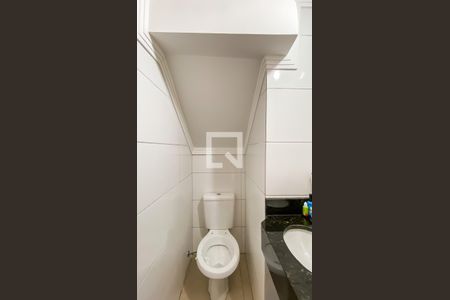 Lavabo de casa de condomínio para alugar com 2 quartos, 70m² em Jardim Penha, São Paulo