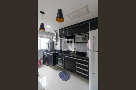 Sala/Cozinha/Área de Serviço  de apartamento para alugar com 2 quartos, 46m² em Vila Carmosina, São Paulo
