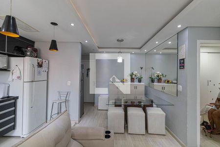 Sala/Cozinha/Área de Serviço  de apartamento para alugar com 2 quartos, 46m² em Vila Carmosina, São Paulo