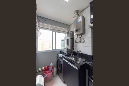 Sala/Cozinha/Área de Serviço  de apartamento para alugar com 2 quartos, 46m² em Vila Carmosina, São Paulo