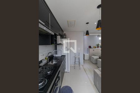 Sala/Cozinha/Área de Serviço  de apartamento para alugar com 2 quartos, 46m² em Vila Carmosina, São Paulo