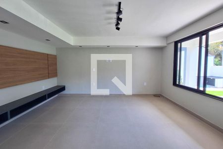 Sala de casa à venda com 7 quartos, 395m² em Camboinhas, Niterói