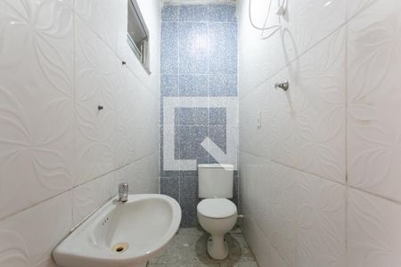 Banheiro  de casa para alugar com 1 quarto, 50m² em Conjunto Residencial José Bonifácio, São Paulo