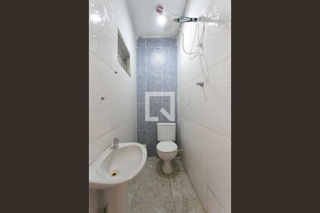 Banheiro  de casa para alugar com 1 quarto, 50m² em Conjunto Residencial José Bonifácio, São Paulo