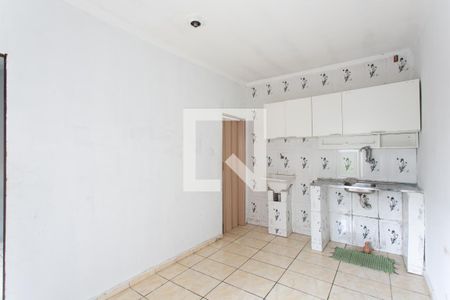 Cozinha  de casa para alugar com 1 quarto, 50m² em Conjunto Residencial José Bonifácio, São Paulo