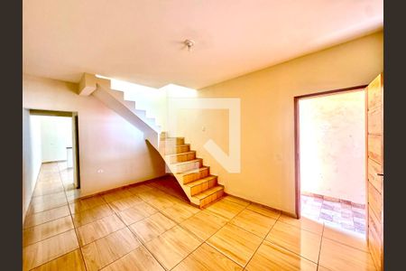 Casa para alugar com 4 quartos, 250m² em Jardim Presidente Dutra, Guarulhos