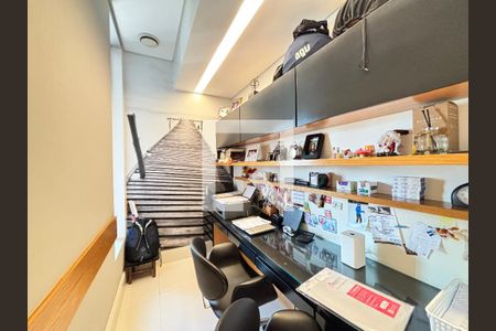 Escritório de apartamento à venda com 3 quartos, 215m² em Moema, São Paulo