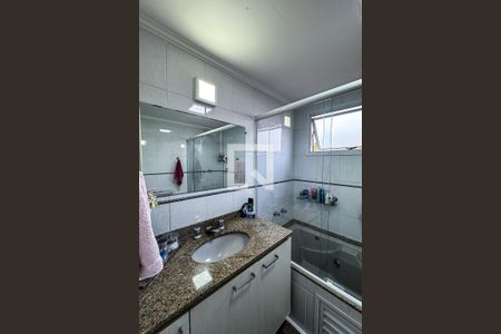 Banheiro da Suíte de casa de condomínio à venda com 3 quartos, 115m² em Vila Invernada, São Paulo