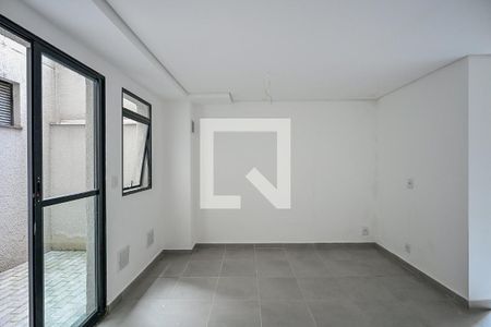 Sala/Quarto de kitnet/studio para alugar com 1 quarto, 39m² em Vila Ernesto, São Paulo