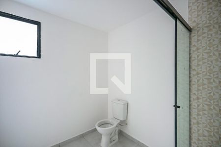 Banheiro de kitnet/studio para alugar com 1 quarto, 39m² em Vila Ernesto, São Paulo