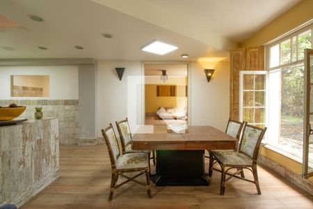 Sala de casa de condomínio para alugar com 2 quartos, 400m² em Rio Cotia, Cotia