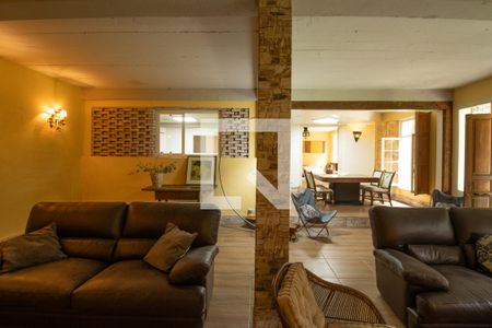 Sala de casa de condomínio para alugar com 2 quartos, 400m² em Rio Cotia, Cotia