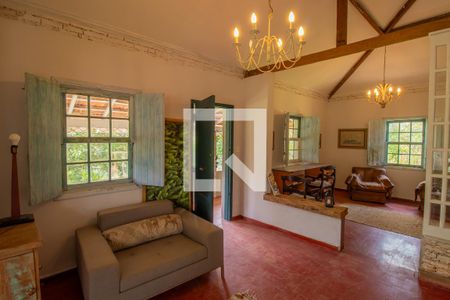 Sala de casa de condomínio para alugar com 4 quartos, 400m² em Rio Cotia, Cotia