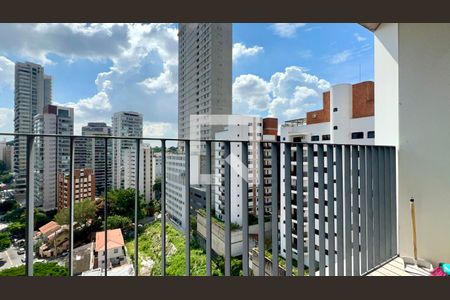 Varanda de kitnet/studio para alugar com 1 quarto, 28m² em Jardim das Bandeiras, São Paulo