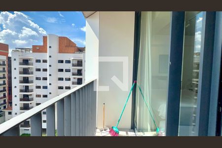 Varanda de kitnet/studio para alugar com 1 quarto, 28m² em Jardim das Bandeiras, São Paulo