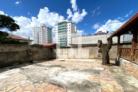 Quintal  de casa para alugar com 3 quartos, 360m² em União, Belo Horizonte