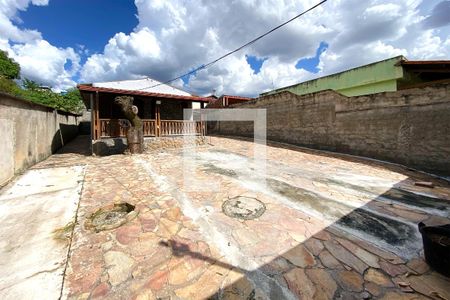 Quintal de casa para alugar com 3 quartos, 360m² em União, Belo Horizonte